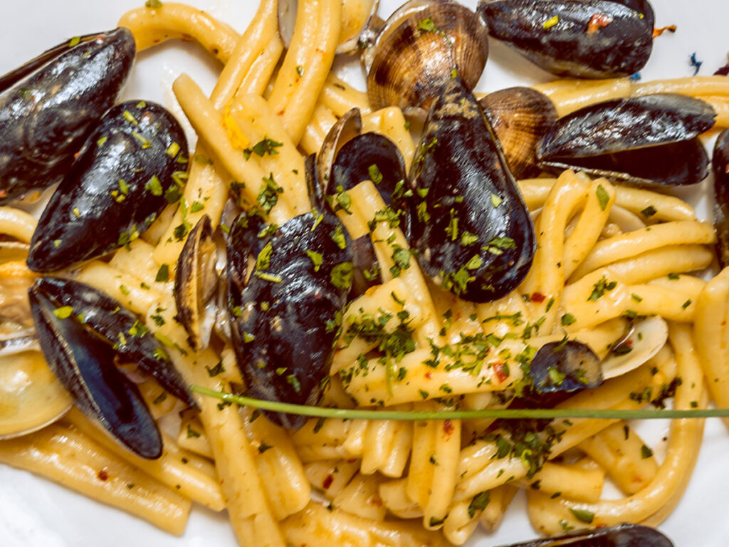 Fresh pasta with mussels